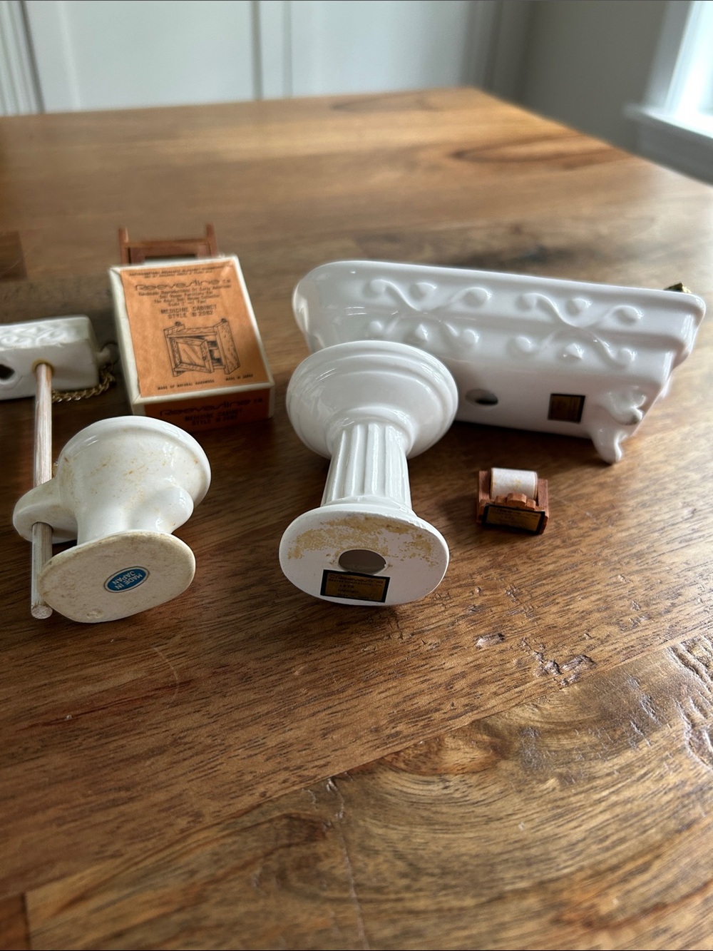 Vtg Reevesline White Bathroom Set, Lot of 6 Dollhouse Furniture - Picture 2 of 10